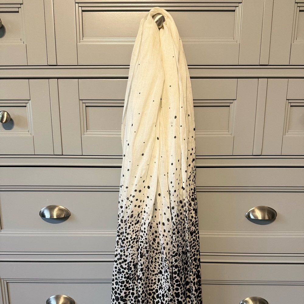 Black and white dotted neck scarf